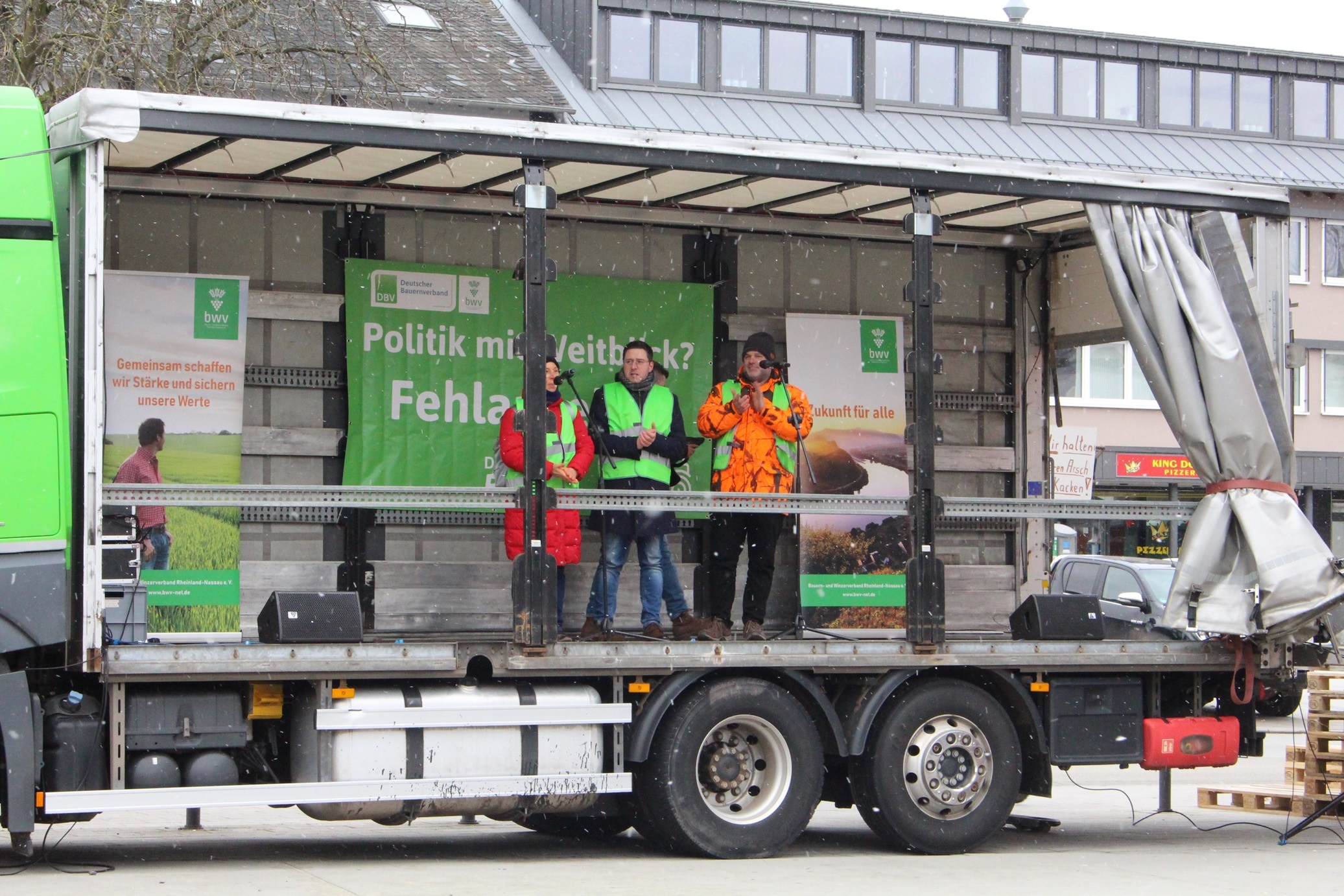 Friedliche Demonstration Der Landwirte Und Winzer In Der Kreisstadt ...